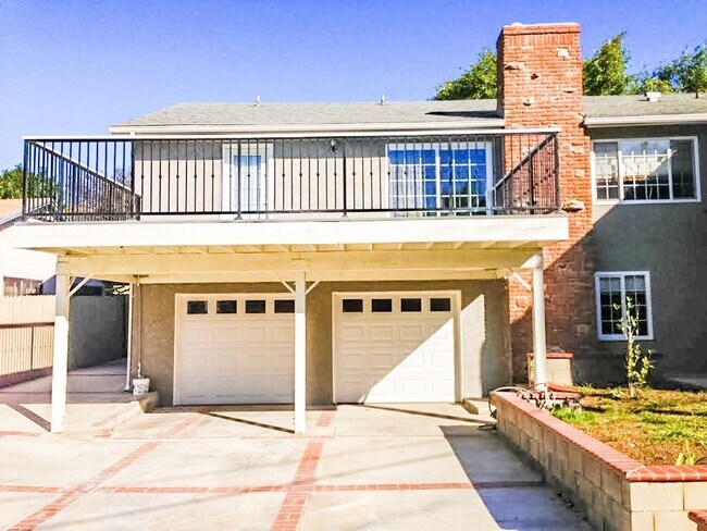Building Photo - 16044 Las Vecinas Dr