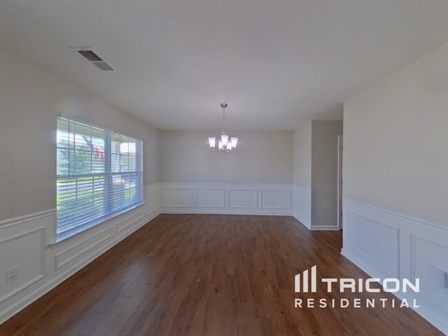 Building Photo - 417 Saddleback Trl