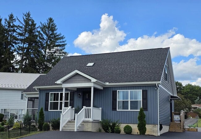 Building Photo - 2114 Pine View Dr