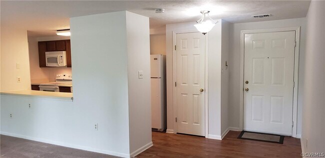 Building Photo - 7604 Portadown Ct