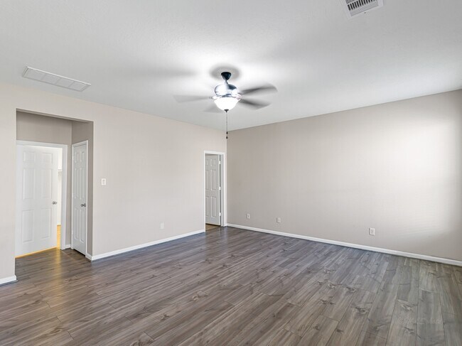 Building Photo - 11103 Avery Oaks Ln