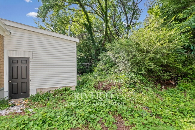 Building Photo - 1232 Vaughn Rd