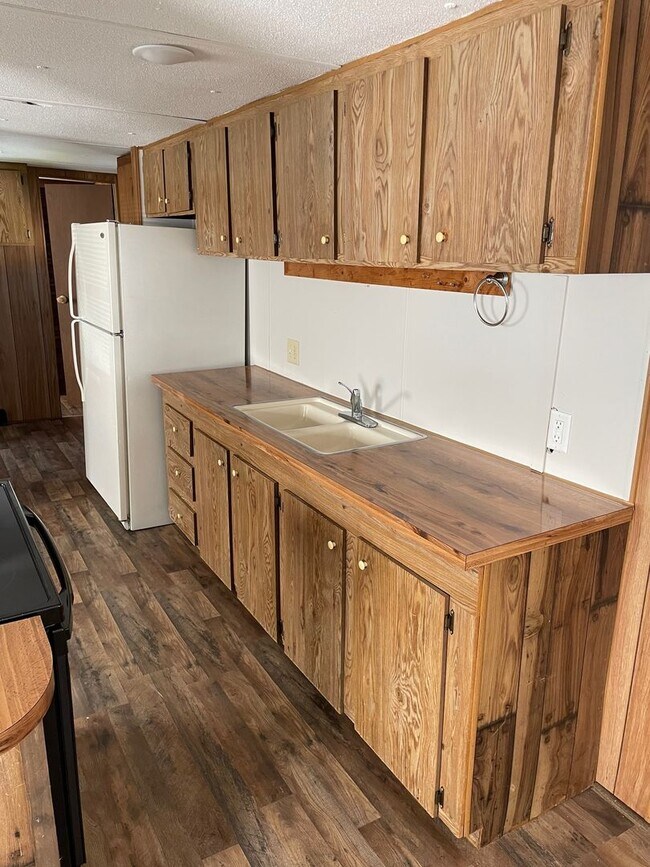 Foto del edificio - 2 BED 1 BATH MOBILE HOME IN CANDOR $800 RE...