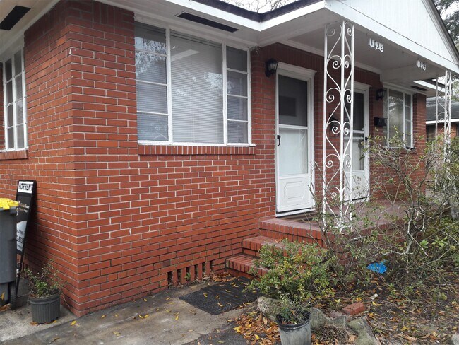 Building Photo - 1032 Saint Clair St