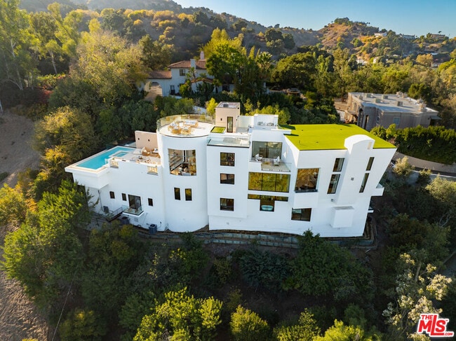 Foto del edificio - 3596 Woodhill Canyon Rd