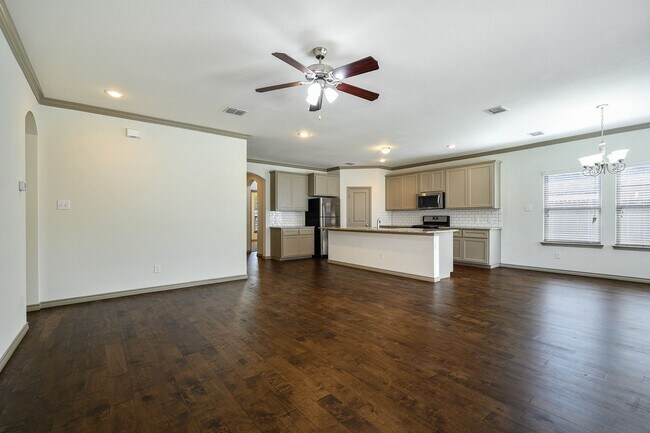 Foto del edificio - * MOVE IN SUMMER 7/14/2027 * 6 Bed 4 Bath ...