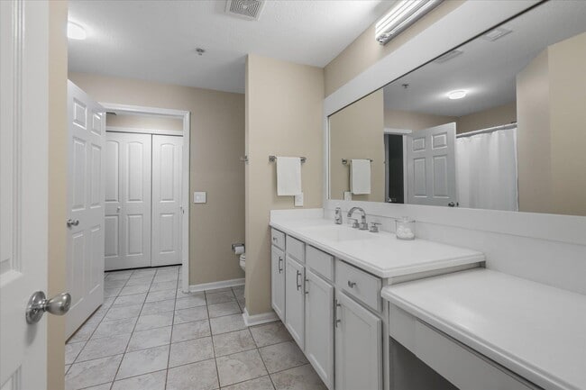Building Photo - 2801 Chancellorsville Dr