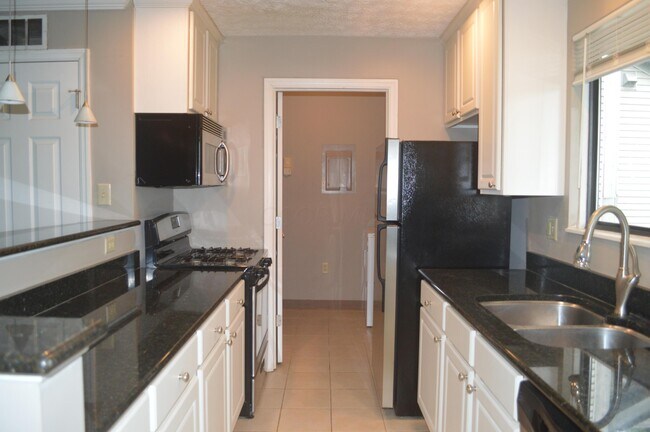 Foto del edificio - 2744 Greystone Dr
