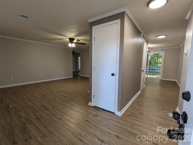 Foto del edificio - 3208 Charlotte Hwy