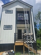 Building Photo - 2207 Des Chaumes St