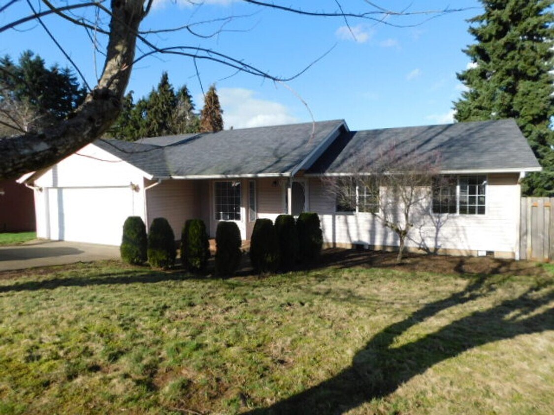 Primary Photo - 3Bd/2Ba Single Story House - Available to ...