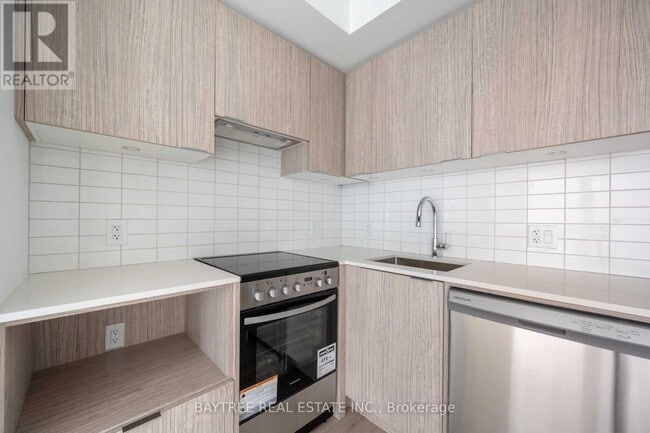 Photo du bâtiment - 395 Bloor St E