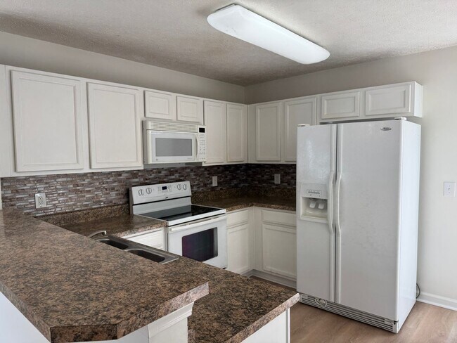 Building Photo - Great 2BR Townhome in Bellevue