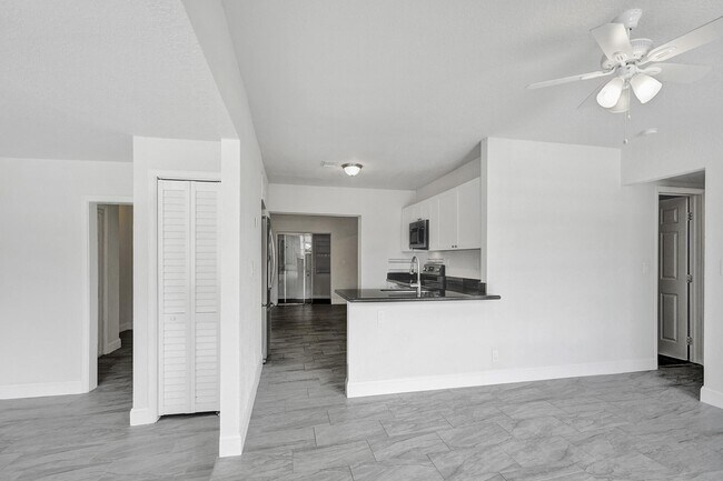 Foto del edificio - 651 SW 15th St