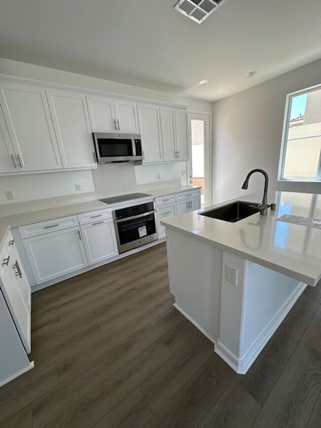 Foto del edificio - Brand New Lennar 4 Bedroom in French Valley
