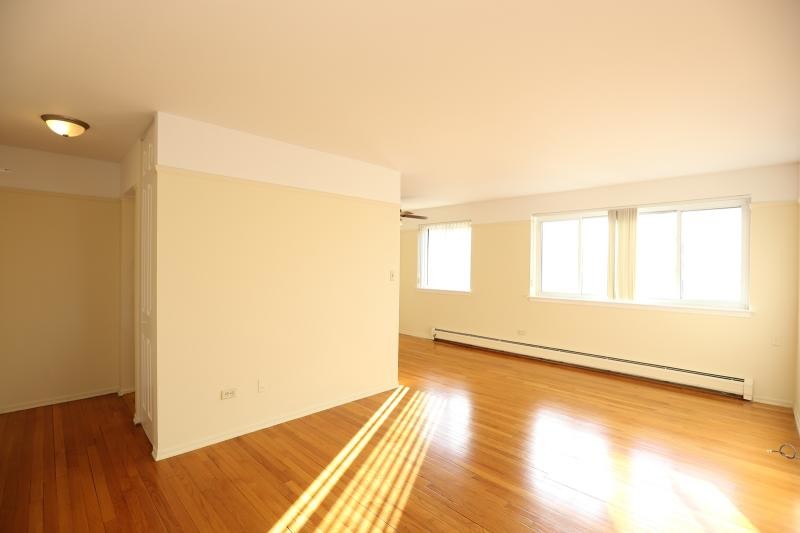 Primary Photo - 6124 N Winthrop Ave