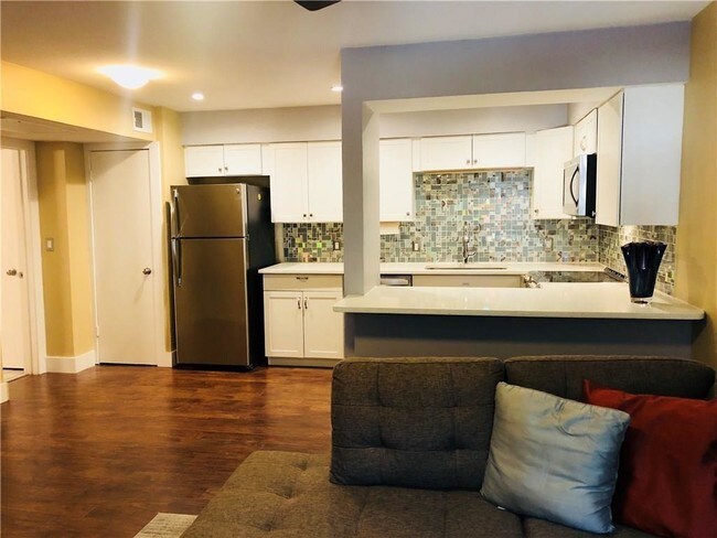 Foto del edificio - 3022 Forest Ln