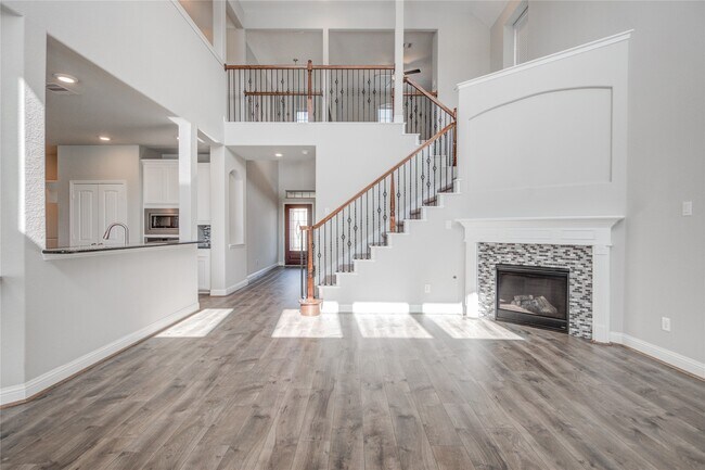 Building Photo - 12816 Oak Fls Dr