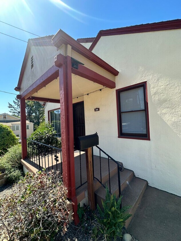 Primary Photo - 226 W H St