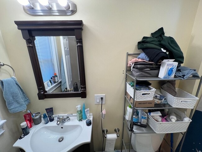 Building Photo - Porter Sq. Location. Renovated Unit, Steps...