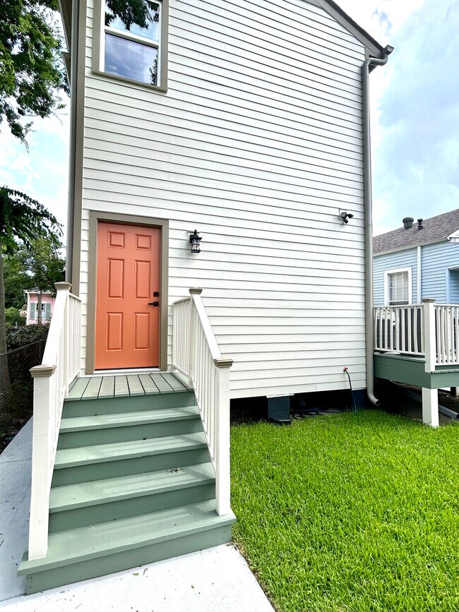 Building Photo - 3047 Maurepas St
