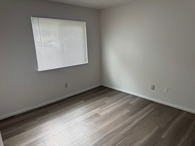 Foto del edificio - 1705 Heatheridge Rd