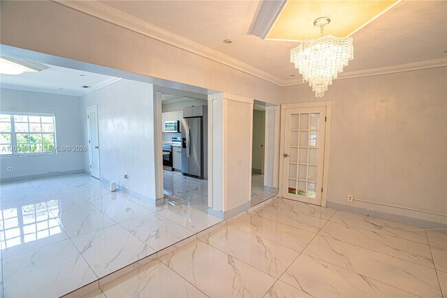 Foto del edificio - 16990 NE 5th Ct