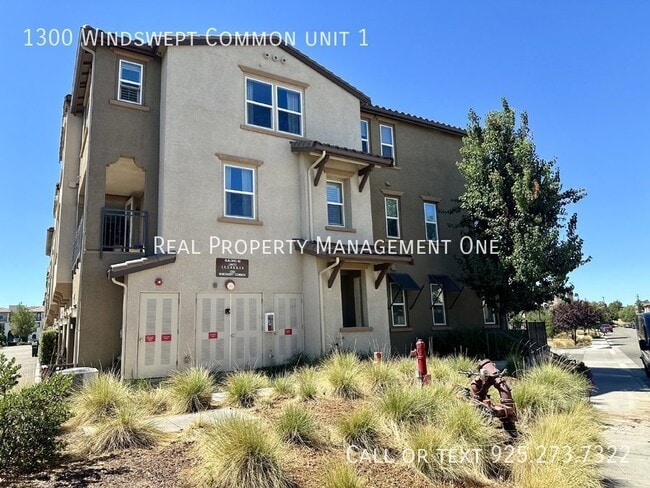 Building Photo - Beautiful 3 Bed, 2.5 Bath Condo in Perfect...