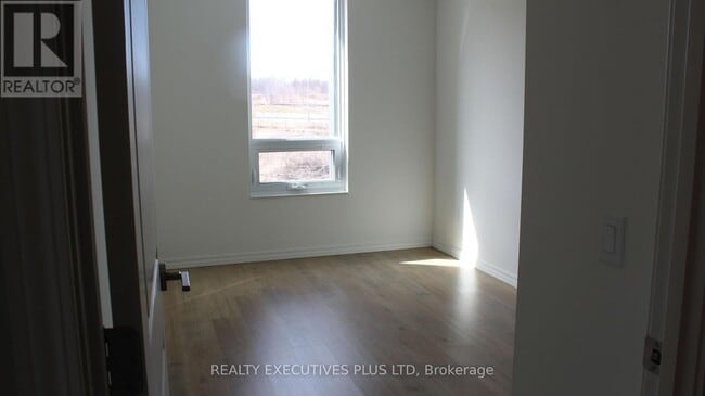 Building Photo - 506 Elmira Rd S