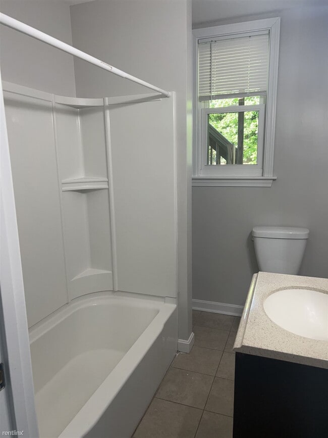 Foto del edificio - 2 br, 2 bath Triplex - 35 Edgewood Street ...