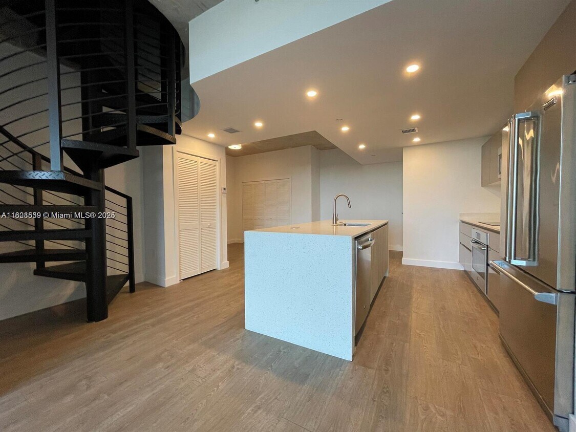 Foto del edificio - 13800 Highland Dr