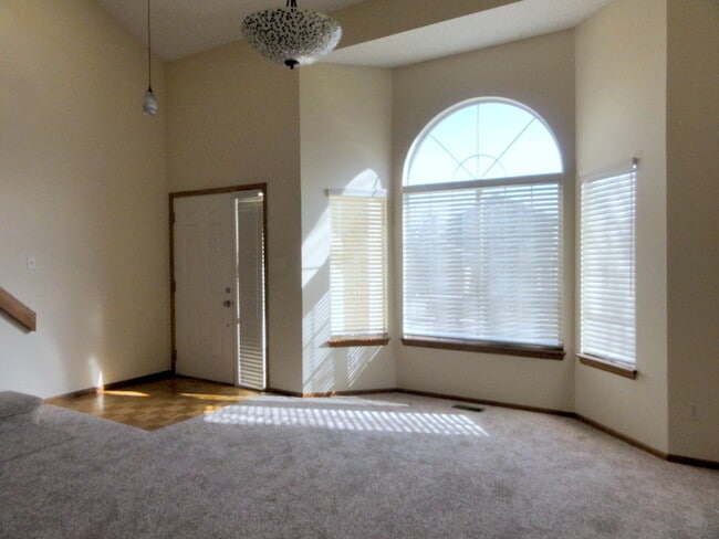 Building Photo - 3 Bdr, 2½ Bath, 2 Car, 4 Level w/Basement