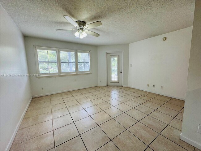 Foto del edificio - 630 S Park Rd