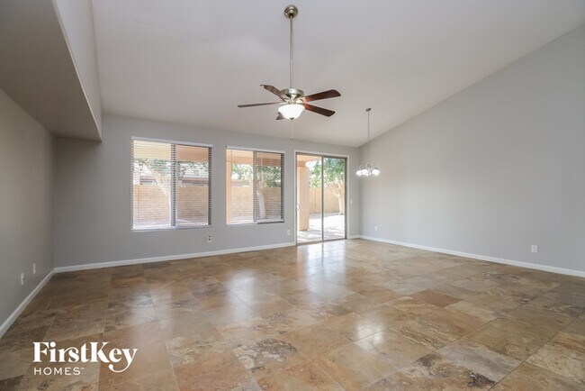 Foto del edificio - 2907 E Millbrae Ln