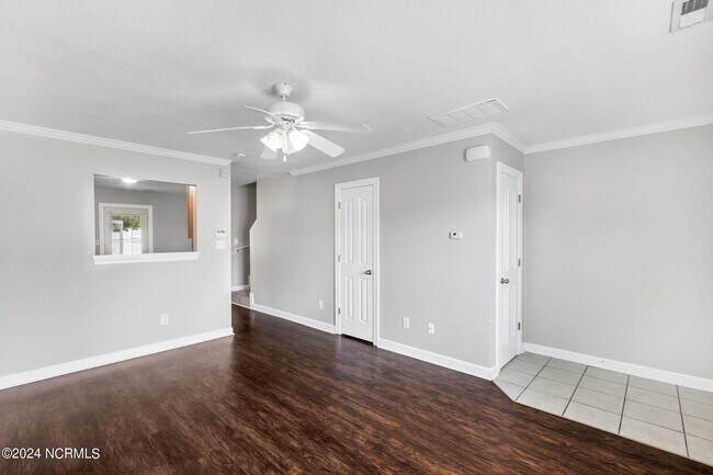 Building Photo - 404 Springwood Dr