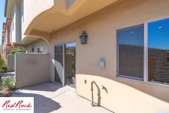 Foto del edificio - 3 Bedroom Townhome In Southgate Community