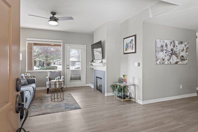 Building Photo - Fully Furnished Single Level Condo Resort LIving