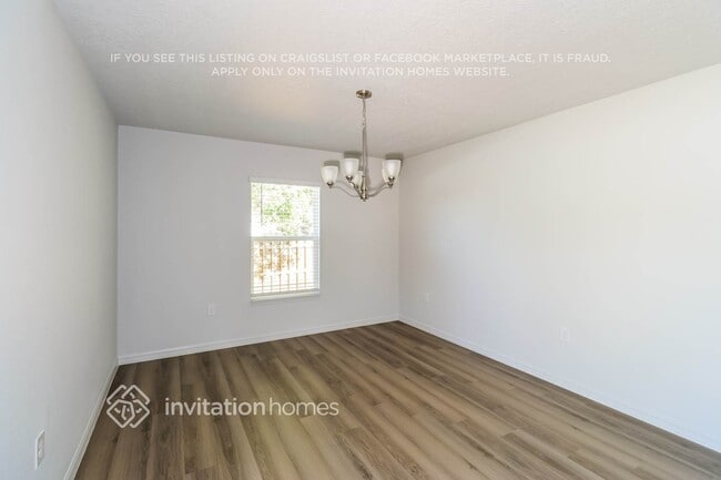 Building Photo - 406 Commodore Ave NW