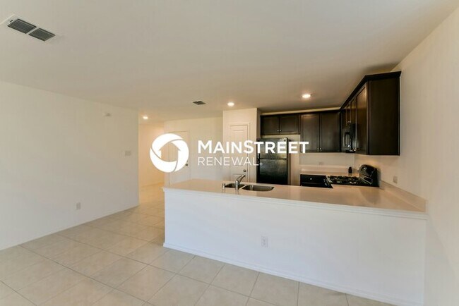 Foto del edificio - 3 Bedroom Pet-Friendly Home in Fort Worth, TX with Main Street Renewal