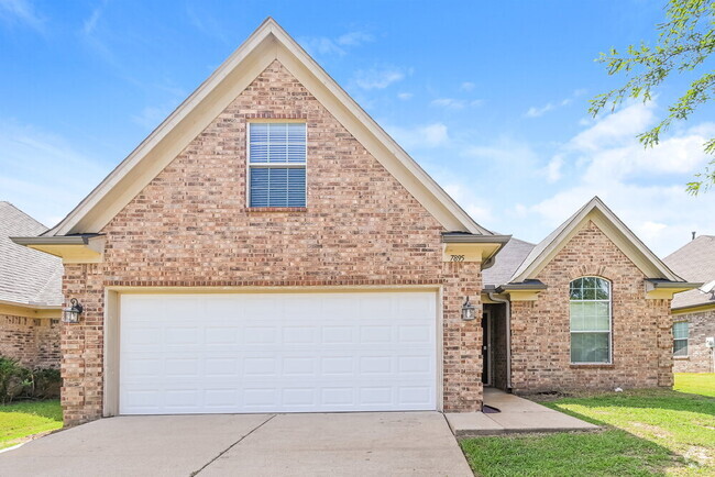 Building Photo - 7895 Ridgedale Dr