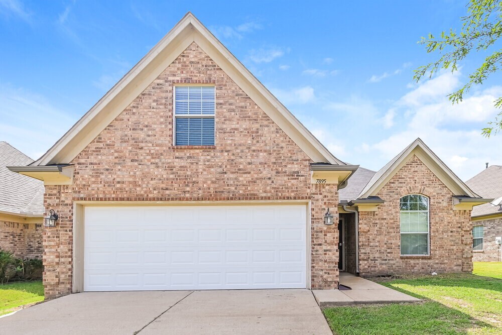 Foto principal - 7895 Ridgedale Dr