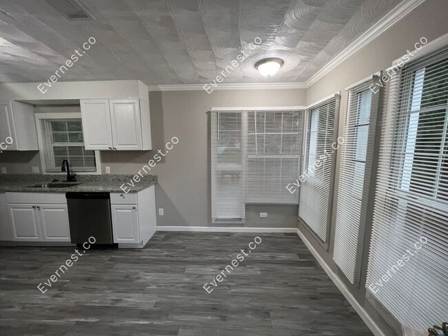 Building Photo - 5944 Foxboro Dr