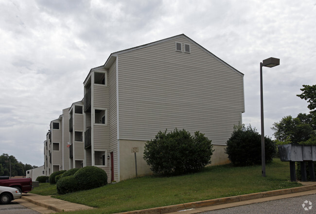 Building Photo - Pocoshock Ridge Apartments