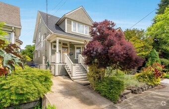 Building Photo - 443 NE Thompson St