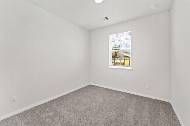 Foto del edificio - 411 Town Lk Bnd