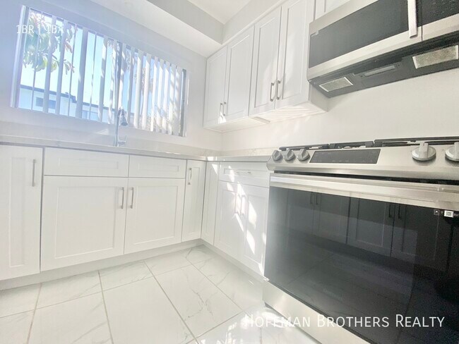Building Photo - 12410 Chandler Blvd Valley Village, CA 91607