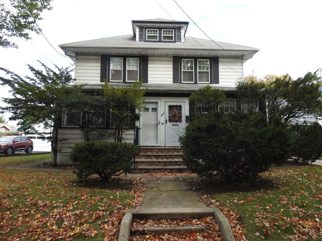683 Clove Rd #1 - 683 Clove Rd