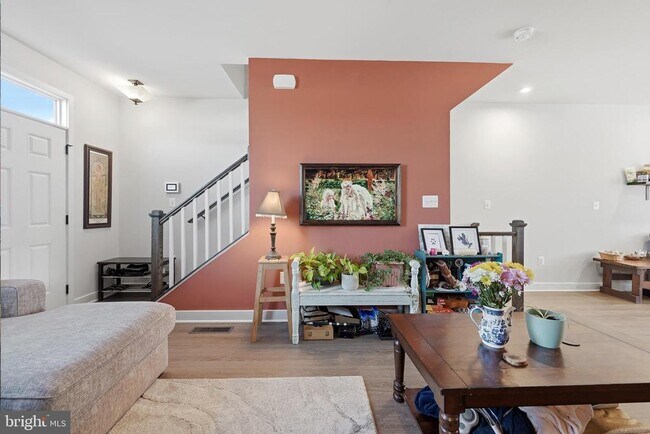 Foto del edificio - 2027 Track Cir