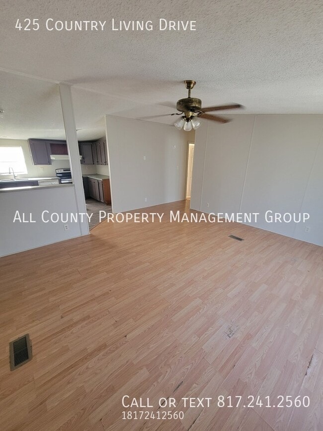 Building Photo - 425 Country Living Dr