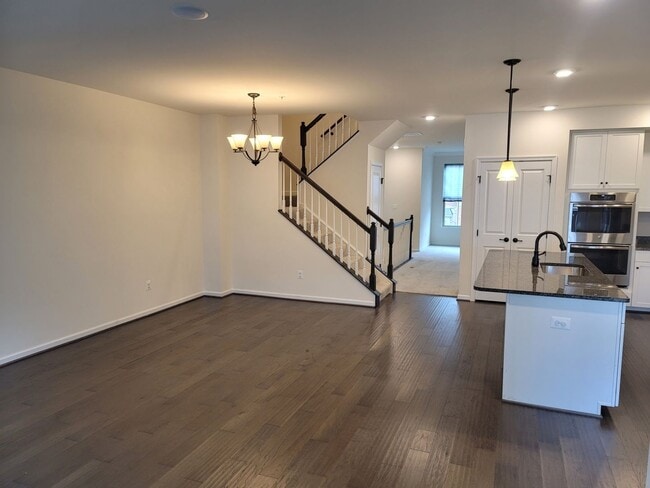 Foto del edificio - Stylish 3 Bedroom Upper Level Condo with G...